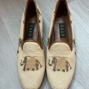 Zalo Men's Tan Elephant Embroidered Loafers